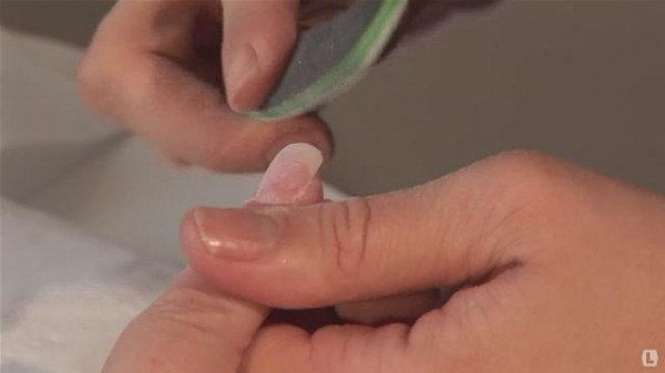 спиливание гелевых ногтей