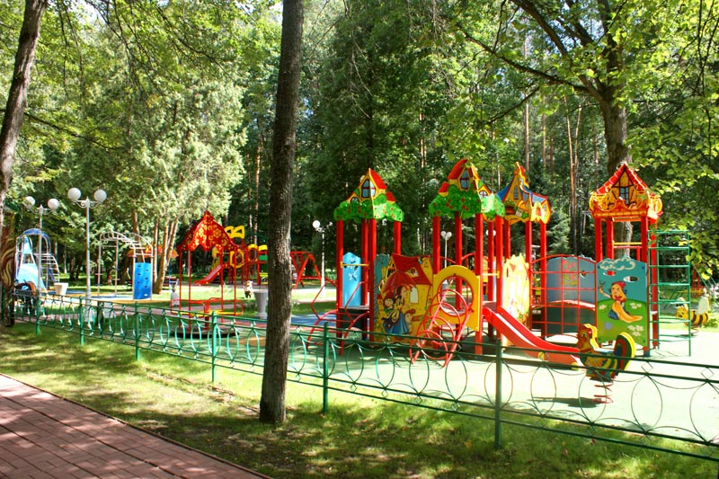 Игровые и спортивные площадки