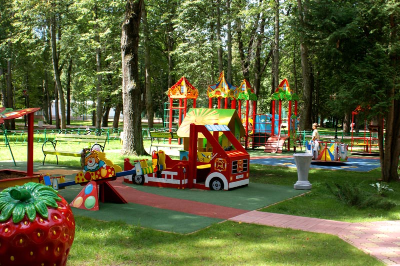 Игровые и спортивные площадки