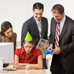 Обязаны ли Вы отмечать День рождения на работе